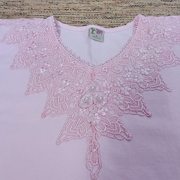 VINTAGE Lace Detail with Shoulder Pads Top - Picture 1 of 9